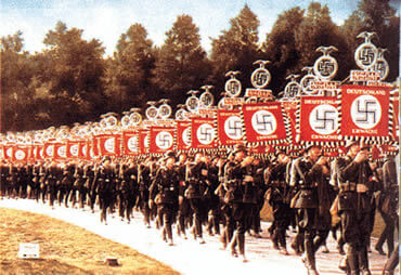 Desfile das unidades SS (Força de elite da Alemanha Nazista)